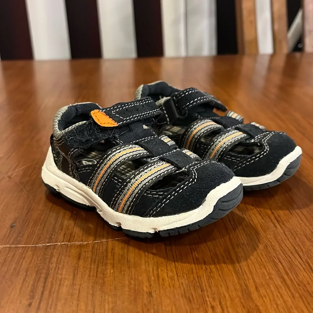 Genuine Kids Oshkosh B’Gosh shoes sneakers summer Boys Toddlers Size 4